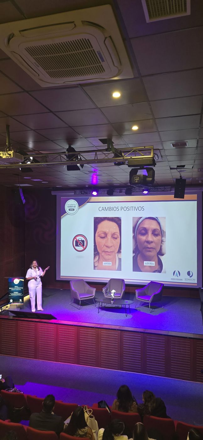 La Dra. Alandette exponiendo casos en un congreso