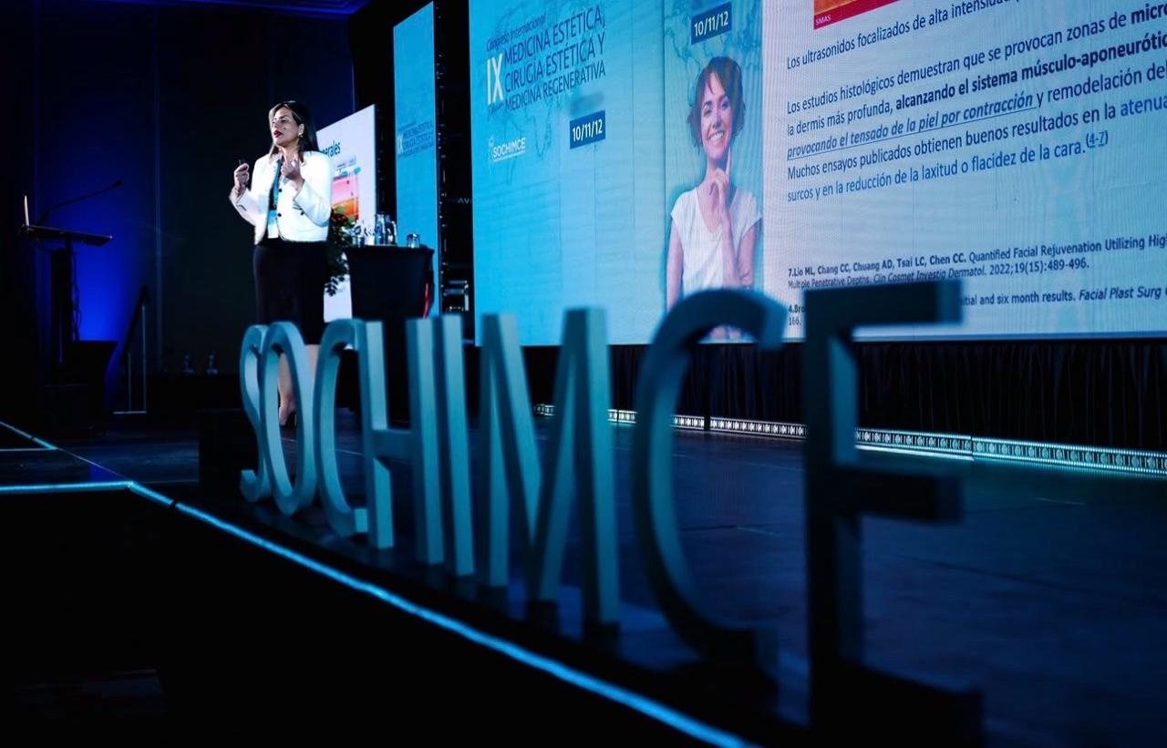 La Dra. Delia Alandette Bonfante exponiendo en el IX Congreso Internacional de Medicina Estética, Cirugía Estética y Medicina Regenerativa de SOCHIMCE